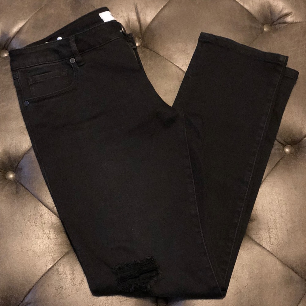 Black distressed skinny jeans